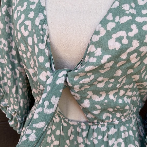 🎉Host Pick- ILLA ILLA Sage Print Jumper - Picture 5 of 6